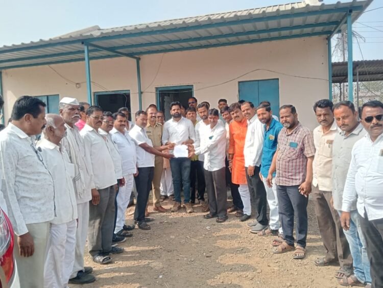 ढोकी ग्रामस्थांकडून वीजपुरवठा सुरळीत करण्यासाठी आंदोलनाचा इशारा