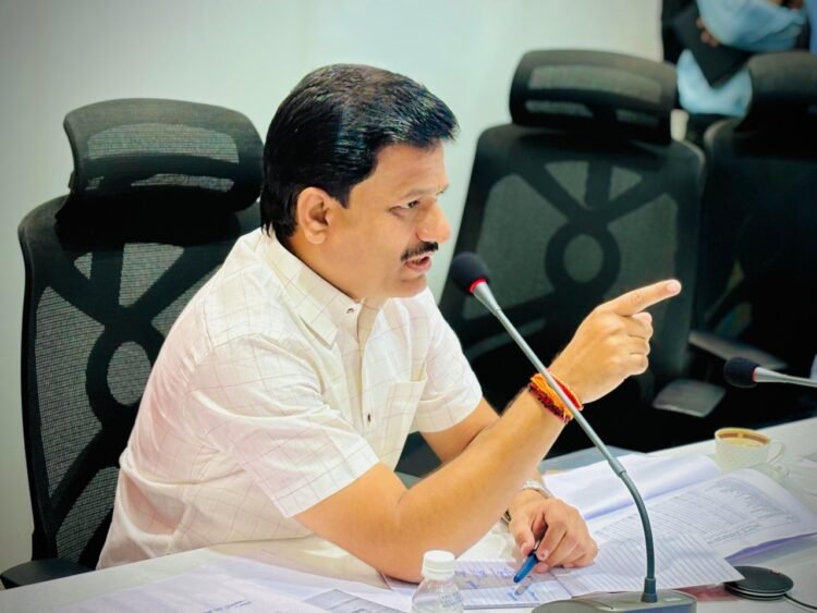 सोलर पंप योजना म्हणजे शेतकऱ्यांना गाजर, कंपन्यांना फायदा – आ. कैलास पाटील