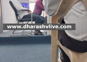 तुळजापूर तहसील कार्यालयात नायब तहसीलदारांच्या खुर्चीवर खासगी दलाल ?