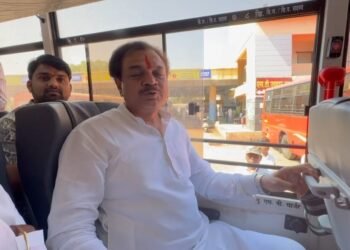 बस कोणाची, पूजन कोणाचे? राणा पाटलांचे “प्रेमपत्र” चर्चेत!