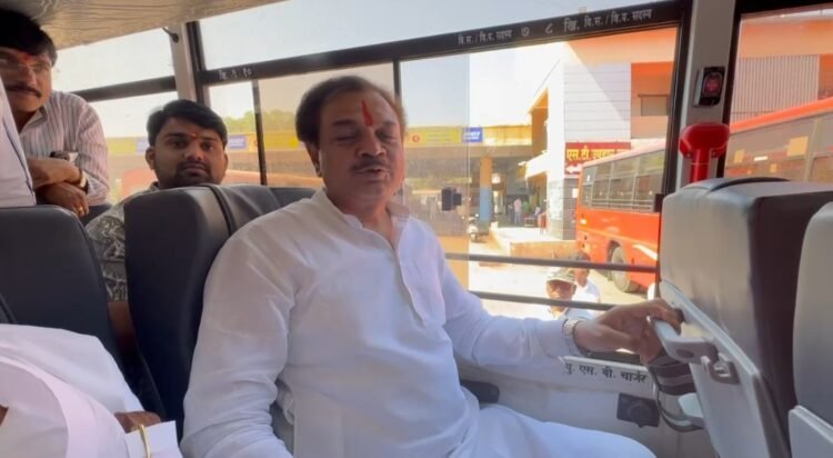 बस कोणाची, पूजन कोणाचे? राणा पाटलांचे “प्रेमपत्र” चर्चेत!