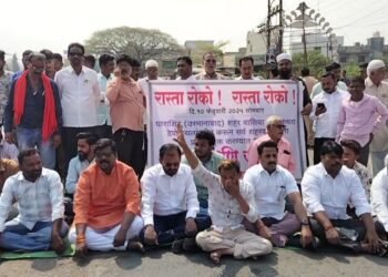 धाराशिवमध्ये कचरा डेपो स्थलांतराच्या मागणीसाठी रास्ता रोको आंदोलन!