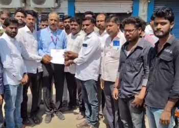 ढोकीत नावी ॲपचा ‘नावडता’ घोटाळा! रिचार्जच्या नावाने कर्जाचा फास, तरुणांचे बँक खाते ‘मायनस’!