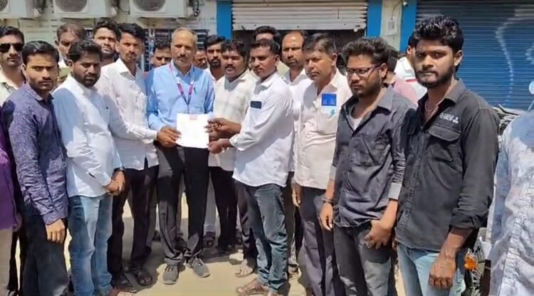 ढोकीत नावी ॲपचा ‘नावडता’ घोटाळा! रिचार्जच्या नावाने कर्जाचा फास, तरुणांचे बँक खाते ‘मायनस’!