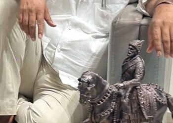 सरपंच संतोष देशमुख हत्या प्रकरण: आमदार सुरेश धस यांच्या भूमिकेवर संजय राऊत यांचे टीकास्त्र