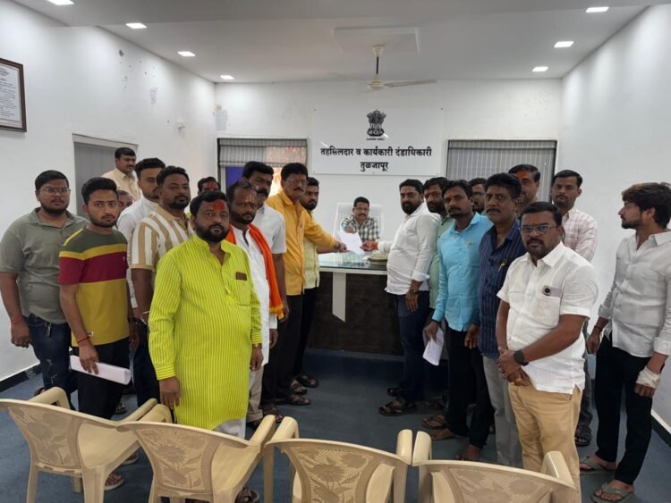 तुळजापूरच्या यात्रा मैदानासाठी पुजारी बांधवांचा जिल्हाधिकाऱ्यांकडे अर्ज
