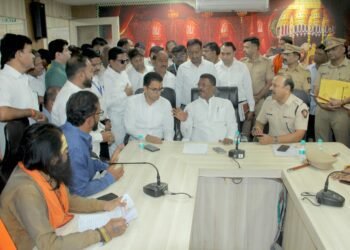 तुळजापुरात डीवायएसपींची पुजारी मंडळाच्या अध्यक्षास धमकी