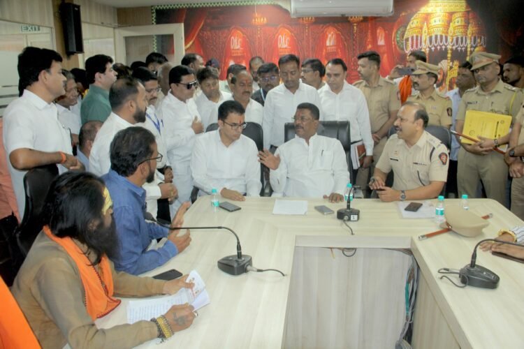 तुळजापुरात डीवायएसपींची पुजारी मंडळाच्या अध्यक्षास धमकी