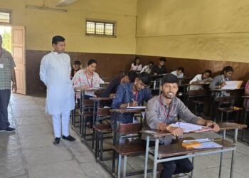 परीक्षा की ‘फोटोशूट’ मोहीम