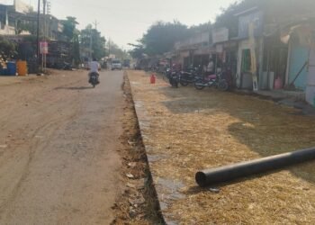 अणदूरचा ‘रस्ता’ गेला अडथळ्यात! ना नाली, ना निर्णय, ना नायब तहसीलदार!