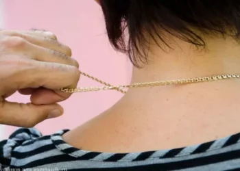 धाराशिवात ‘गंठण चोर’ स्पर्धा – महिलांमध्ये भीती, पोलिसांना सुट्टी?