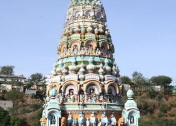 श्री तुळजाभवानी मंदिराच्या पुनर्बांधणीवरून वाद – पुजाऱ्यांचा तीव्र विरोध