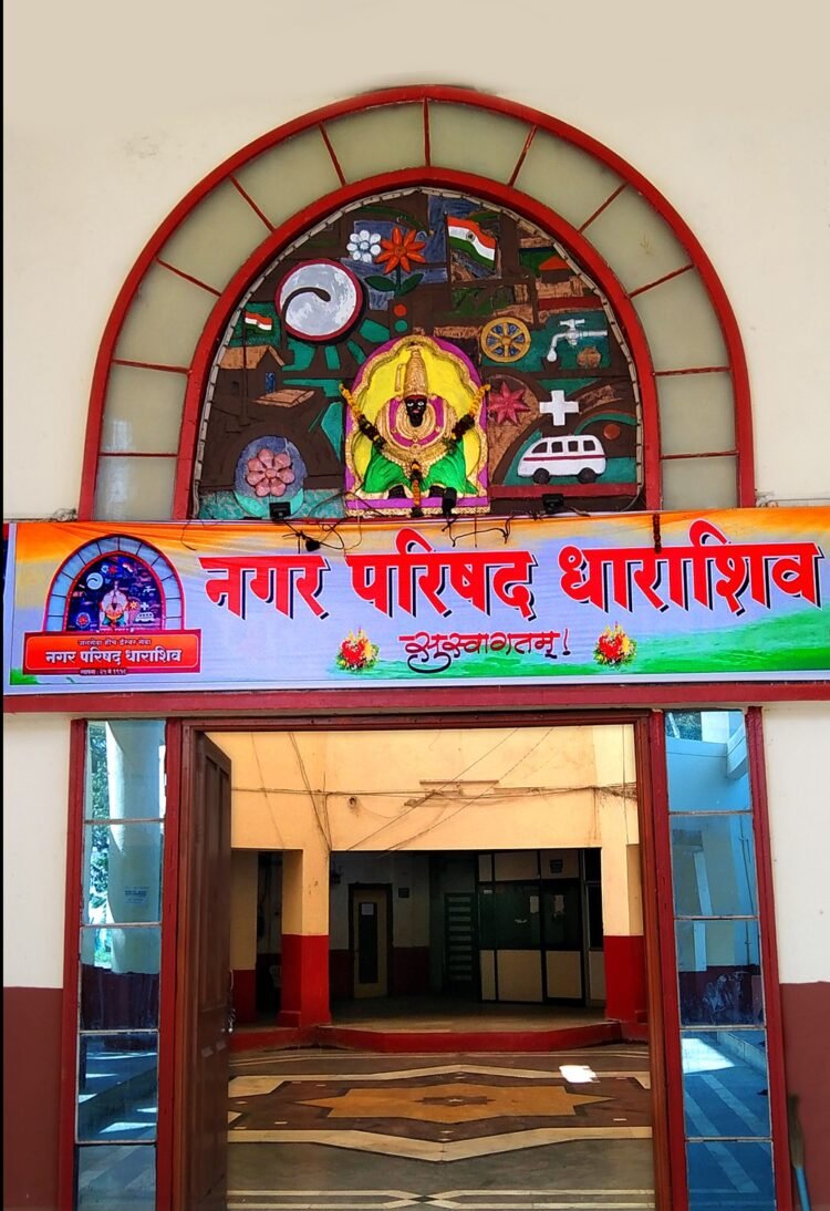 धाराशिवमध्ये स्वच्छता कर्मचाऱ्यांचे बेमुदत काम बंद आंदोलन
