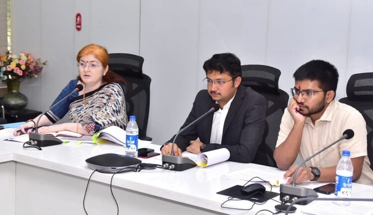 धाराशिवमध्ये पाणी आणि चाऱ्याच्या टंचाईवर नियंत्रण ठेवण्यासाठी जिल्हाधिकाऱ्यांची सूचना