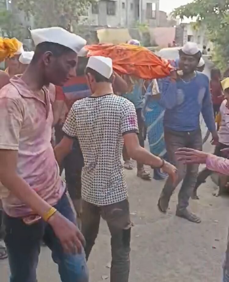 रंगपंचमीत प्रेतयात्रेचा रंग : अणदूरच्या हटके परंपरेने गावभर खळखळाट!