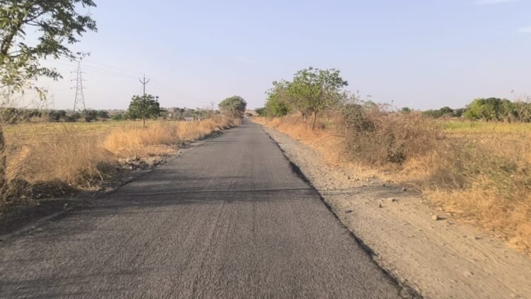 धाराशिव लाइव्हचा दणका – अखेर नळदुर्ग-अक्कलकोट रस्ता पूर्णत्वाच्या दिशेने!