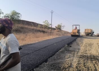 धाराशिव लाइव्हचा दणका – अखेर नळदुर्ग-अक्कलकोट रस्ता पूर्णत्वाच्या दिशेने!