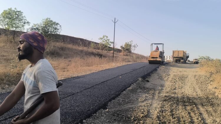 धाराशिव लाइव्हचा दणका – अखेर नळदुर्ग-अक्कलकोट रस्ता पूर्णत्वाच्या दिशेने!