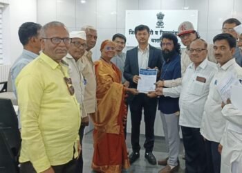 समतानगरमधील अर्धवट विकासकामांबाबत जिल्हाधिकाऱ्यांना निवेदन