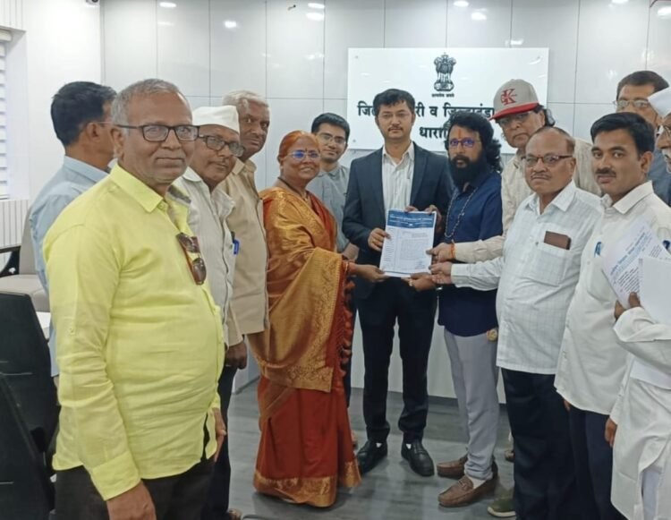 समतानगरमधील अर्धवट विकासकामांबाबत जिल्हाधिकाऱ्यांना निवेदन