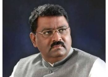  आ. सुरेश धस साहेब,एका चिल्लर, ब्लॅकमेलर, खंडणीखोरासाठी स्वतःची अब्रू घालवू नका!