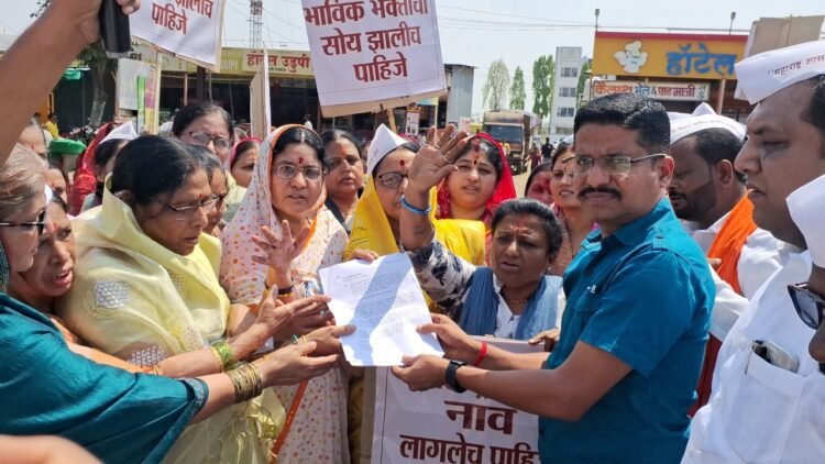 तुळजापुरात रस्ता रोको आंदोलन