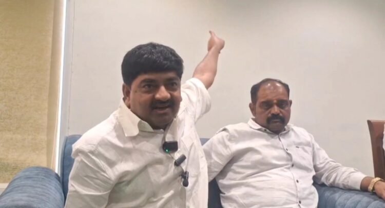 तुळजापूर ड्रग्ज प्रकरण: बदनामी करणाऱ्या पत्रकारावर गंभीर आरोप, फरार आरोपीला भेटल्याचा दावा!