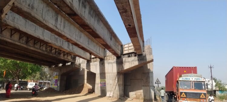 अणदूर उड्डाणपूल: डेडलाईन उलटून गेली, काम अपूर्णच!