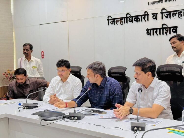 खा. ओमराजेच्या अध्यक्षतेखाली तुळजाभवानी मंदिर विकास आराखडा आढावा बैठक