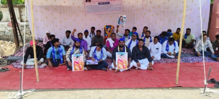 साक्षी कांबळे आत्महत्या प्रकरण: न्यायासाठी आंबेडकरी समाजाचे धाराशिव जिल्हाधिकारी कार्यालयासमोर धरणे आंदोलन