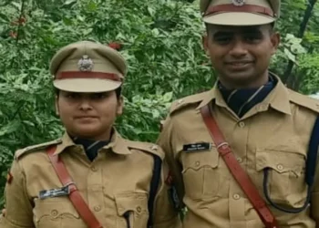 धाराशिव : जेसीबी चालकाच्या प्रसंगावधानामुळे माजी अपर पोलीस अधीक्षकांसह पत्नीचे प्राण वाचले