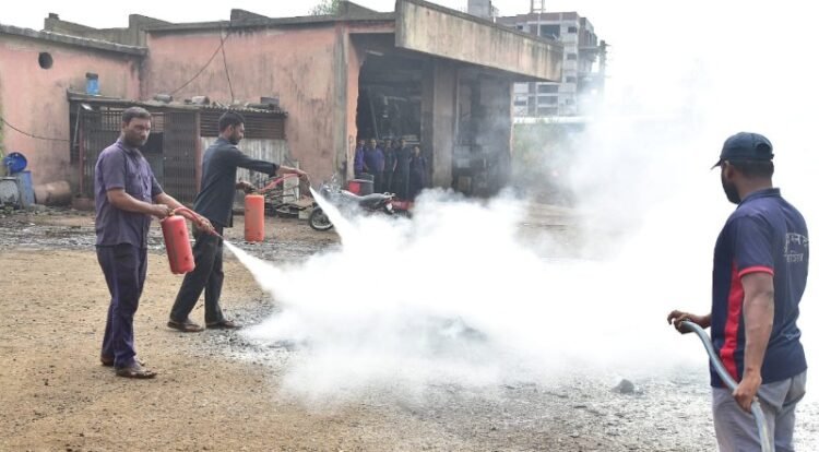 धाराशिव हादरलं! एस.टी. स्टँडवर आगीचा तांडव? छे, छे! हा तर प्रशासनाचा ‘मास्टर प्लॅन’!