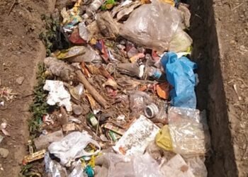 धाराशिव शहरात अनागोंदी: कचरा आणि नाली समस्येने नागरिक त्रस्त