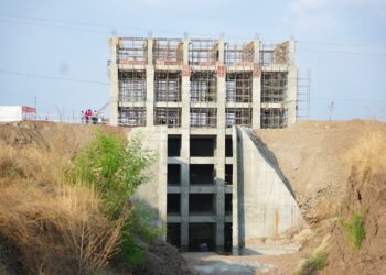 धाराशिवकरांनो, आता डोळे २०२५ कडे!  कृष्णा खोऱ्याचं पाणी ‘येणार, येणार’ म्हणता म्हणता बजेट वाढलं, पण पाणी काही येईना!