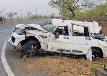 धाराशिव: अपर पोलीस अधीक्षकांच्या स्कॉर्पिओला कंटेनरची धडक; थोडक्यात बचावले