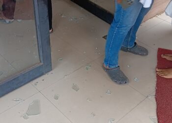 तुळजापूर मंदिरात पुजाऱ्याचा गोंधळ, मद्यपान करून तोडफोड; गुन्हा दाखल