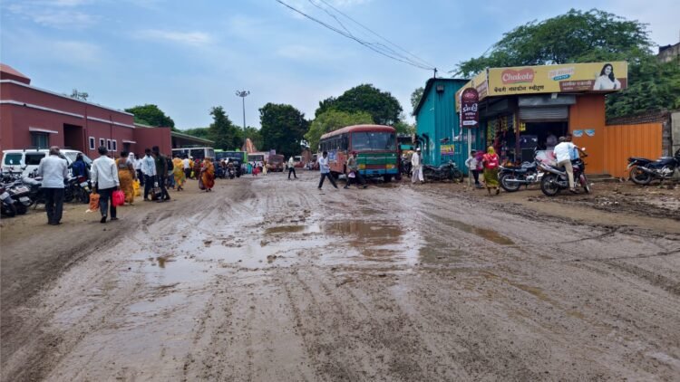 धाराशिव बसस्थानकाचे घाईघाईतील उद्घाटन : दोन दिवसांच्या पावसाने दाणादाण