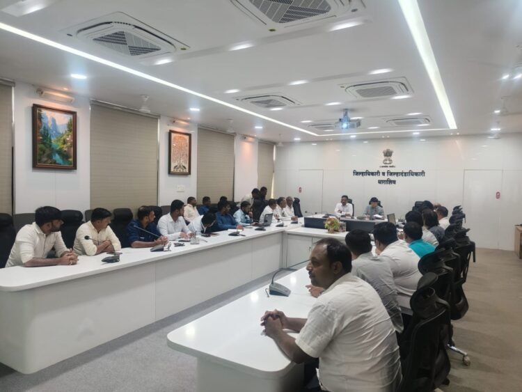 शेतकऱ्यांना खतांची सक्तीने विक्री करणाऱ्या कंपन्यांवर कठोर कारवाई होणार