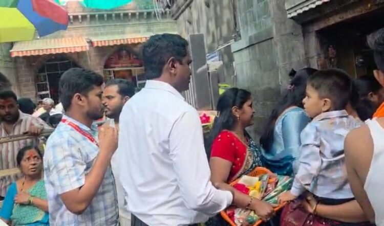 तुळजापुरात ‘दे धक्का’ VIP संस्कृती! तहसीलदार साहेब म्हणतात, “अपुनिच भगवान है!”