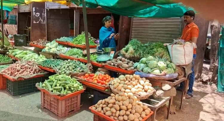 धाराशिव जिल्ह्यात भाजीपाला महागला: अवकाळी पावसाचा फटका