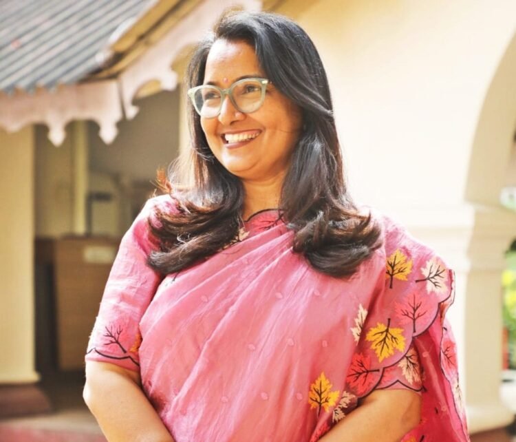 अर्थांच्या आत्महत्येला आव्हान देणारी कवयित्री: सुनीता झाडे