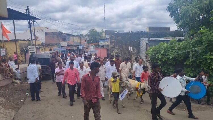 धरण उशाला, तरी कोरड घशाला ! नळदुर्गचा प्रशासनाविरोधात ‘गाढव’ आक्रोश