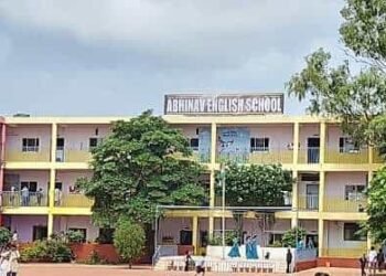 धाराशिव : अभिनव इंग्लिश स्कूलमध्ये फीसाठी विद्यार्थिनीचा अपमान; पालकाची शिक्षण अधिकाऱ्यांकडे धाव