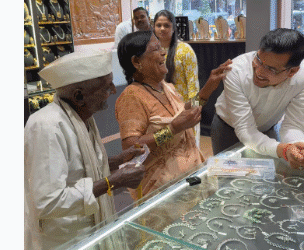 ९३ वर्षांचं प्रेम, सोनं-नाणं फिकं पाडणारा प्रामाणिकपणा; डोळ्यात पाणी आणणाऱ्या आजोबा-आजींच्या व्हायरल व्हिडिओची गोष्ट!