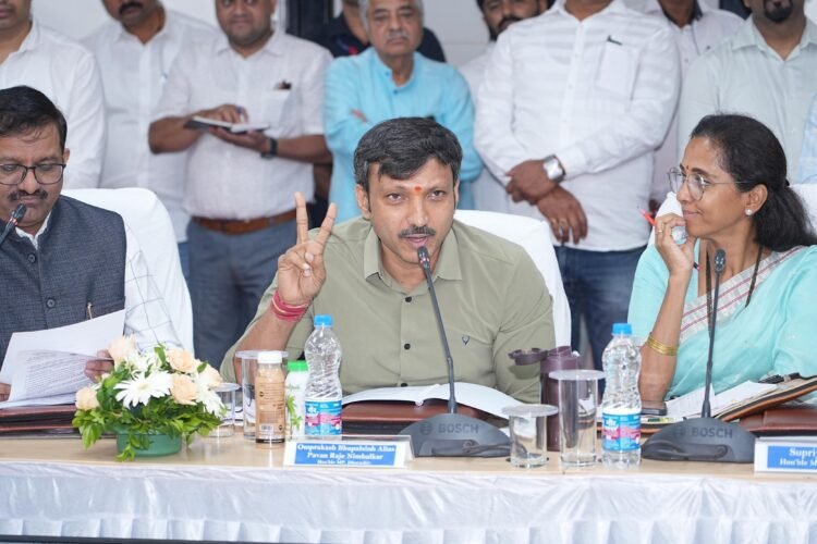 धाराशिव-बीड-छत्रपती संभाजीनगर रेल्वेमार्गाचे काम तात्काळ सुरू करा