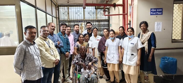 धारशिवमध्ये माणुसकीचा सेतू: तमिळनाडूतील ‘अण्णा’ सहा महिन्यांनी कुटुंबाच्या कुशीत!