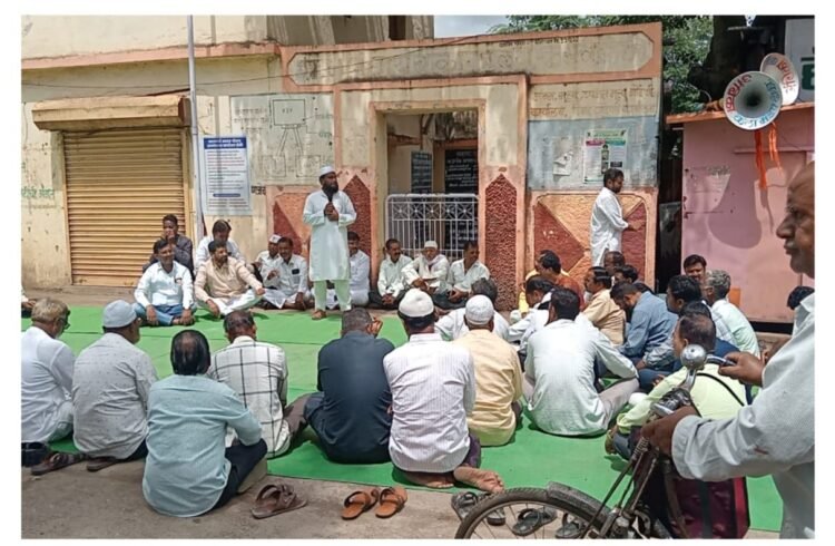 ढोकीतील शासकीय अतिक्रमणाचा वाद चिघळला; ग्रामस्थांचे ग्रामपंचायतसमोर निषेध आंदोलन