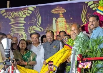 जनाची नाही, तर मनाची तरी ठेवा! आमदार राणा पाटील, सत्तेसाठी गुन्हेगारांचा हात धरताना लाज कशी वाटली नाही?