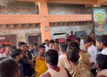 येरमाळा येडेश्वरी मंदिर परिसरात गावगुंडांचा राडा; सुरक्षा रक्षकासह भाविकांना मारहाण, शहर संघटकाचा मुलगाही जखमी
