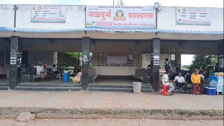 नळदुर्ग पोलिसांचे अक्षम्य दुर्लक्ष: तक्रार करूनही कारवाई नाही, CCTV बंद; API च्या निलंबनाची मागणी तीव्र